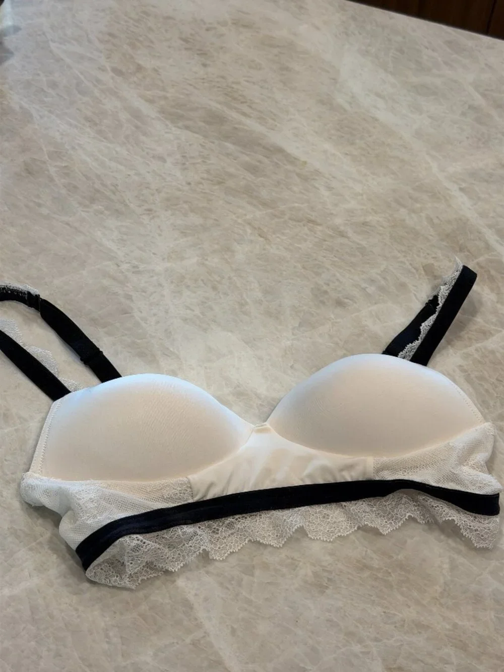 Victoria's Secret Padded Demi Bra/Bralette No‎ Wire Lace Trim Large